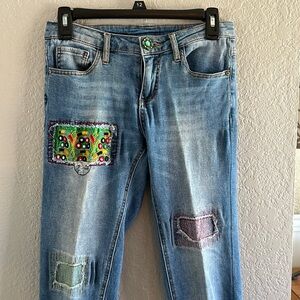 Super cute soft jeans purchased from a boutique size is a 4,zipper at the bottom